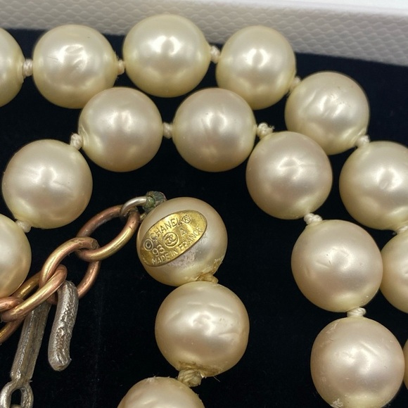 CHANEL Cream Pearl Necklace Timeless Sophistication Circa 93 - Picture 8 of 10